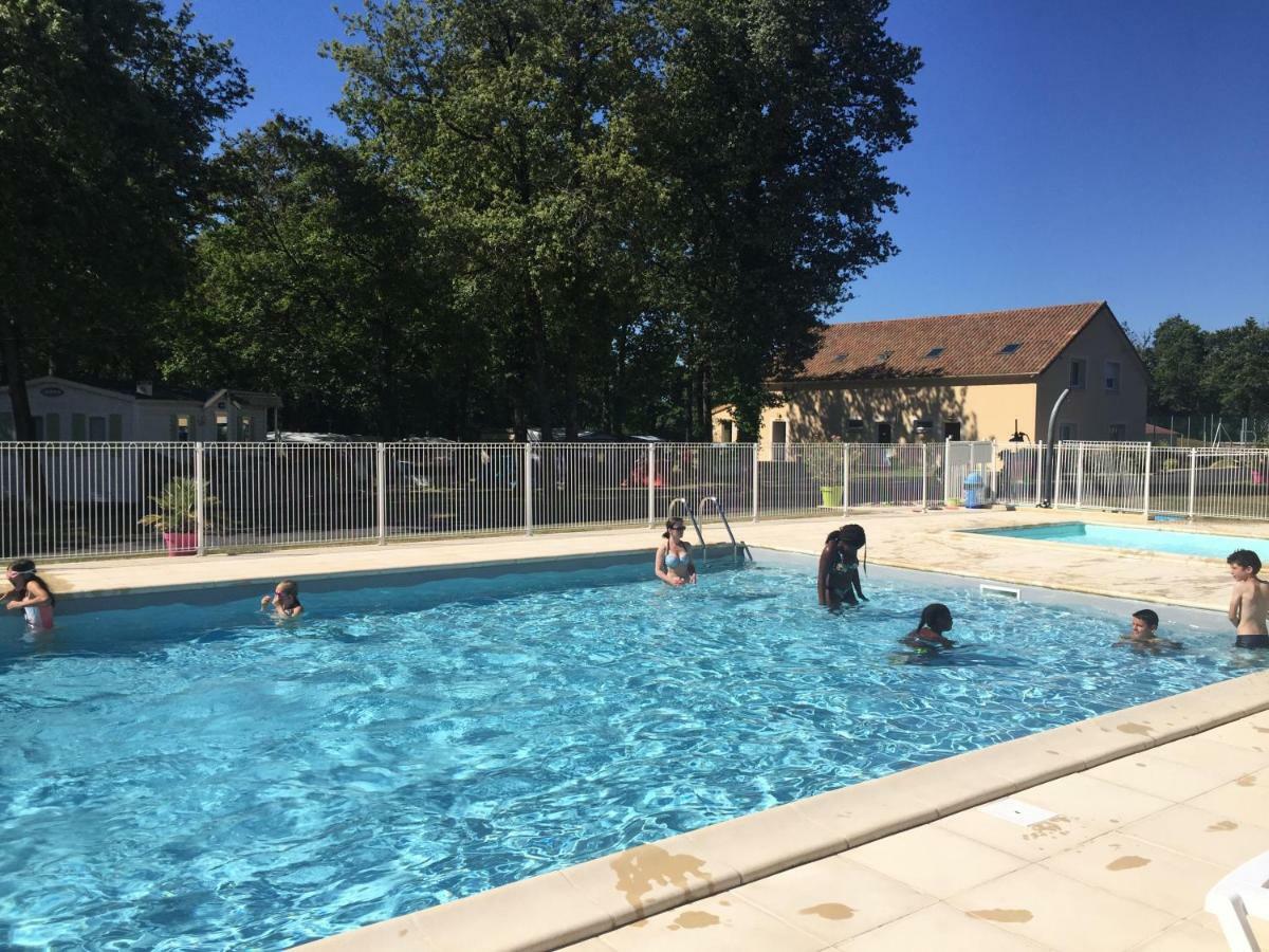 מלון Saint-Sauveur  Camping Les Petites Minaudieres מראה חיצוני תמונה