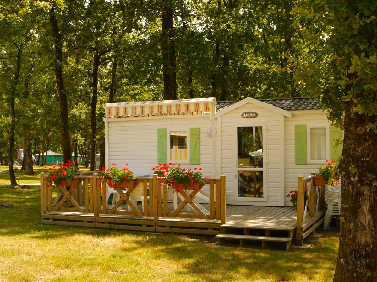 מלון Saint-Sauveur  Camping Les Petites Minaudieres מראה חיצוני תמונה